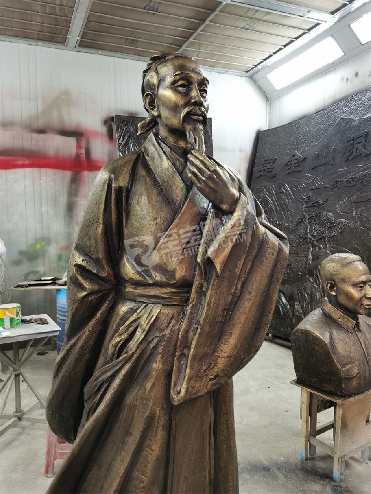 安吉浪漫山川国际营地展馆人物形象雕塑定制