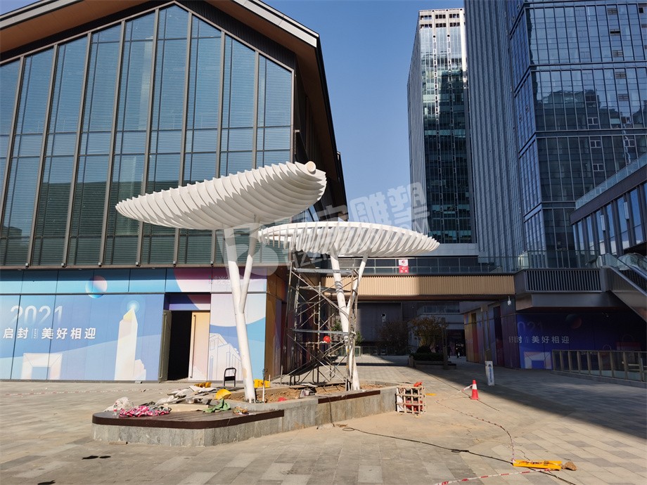 武汉北辰地产光谷里鲸奇架构不锈钢雕塑装置项目