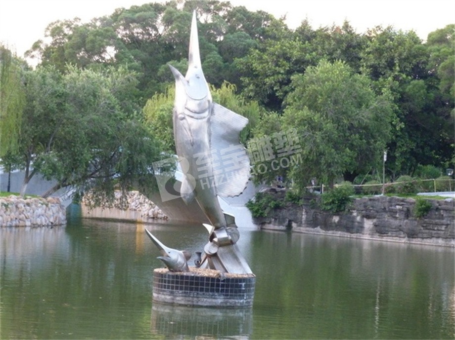 城市公园水池镜面鱼不锈钢雕塑定制
