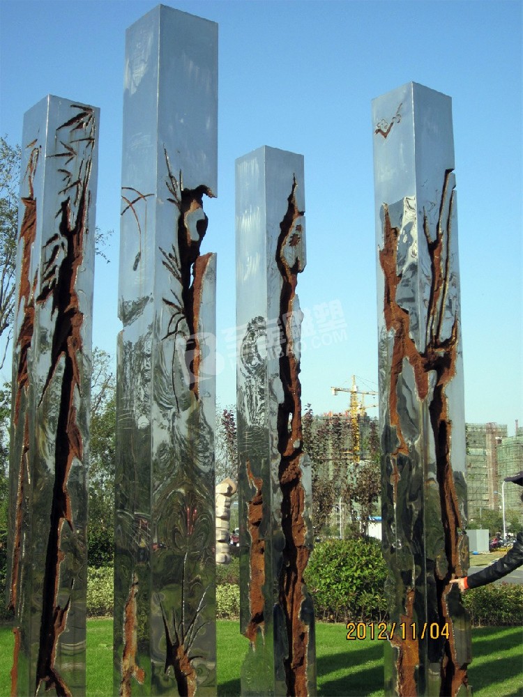 城市广场镜面柱子不锈钢雕塑定制