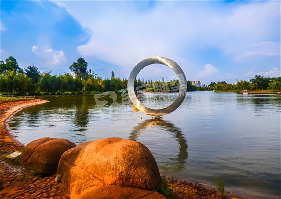 公园水景镜面圆形不锈钢雕塑定制
